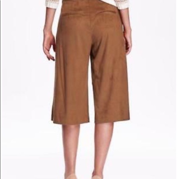 Old Navy Faux Suede Gaucho Pants - NWOT - Picture 4 of 6